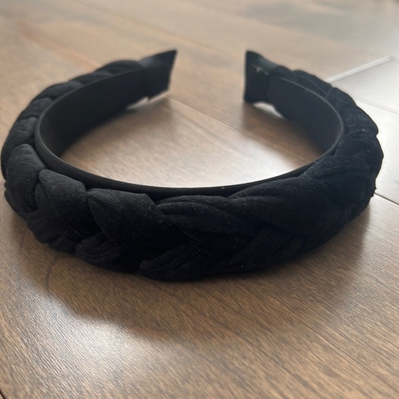 Braided Headband in Black - Picture 4 of 5